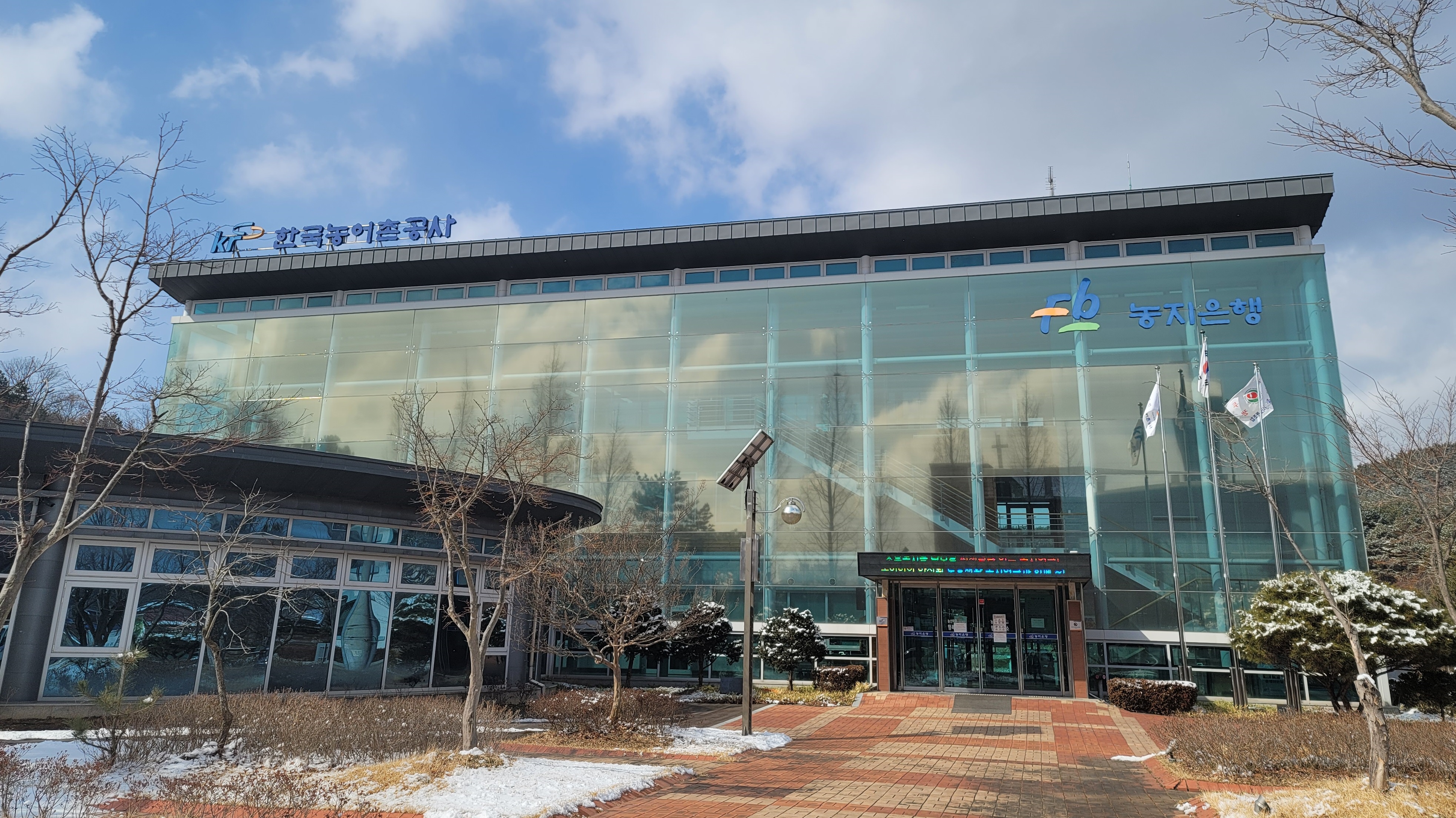 사진_220216_한국농어촌공사 서천지사_ 농지은행사업비 105억원 확보.jpg